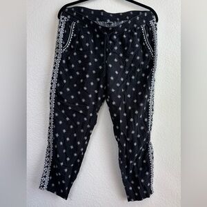 Old Navy Black and White Geometric Pants
